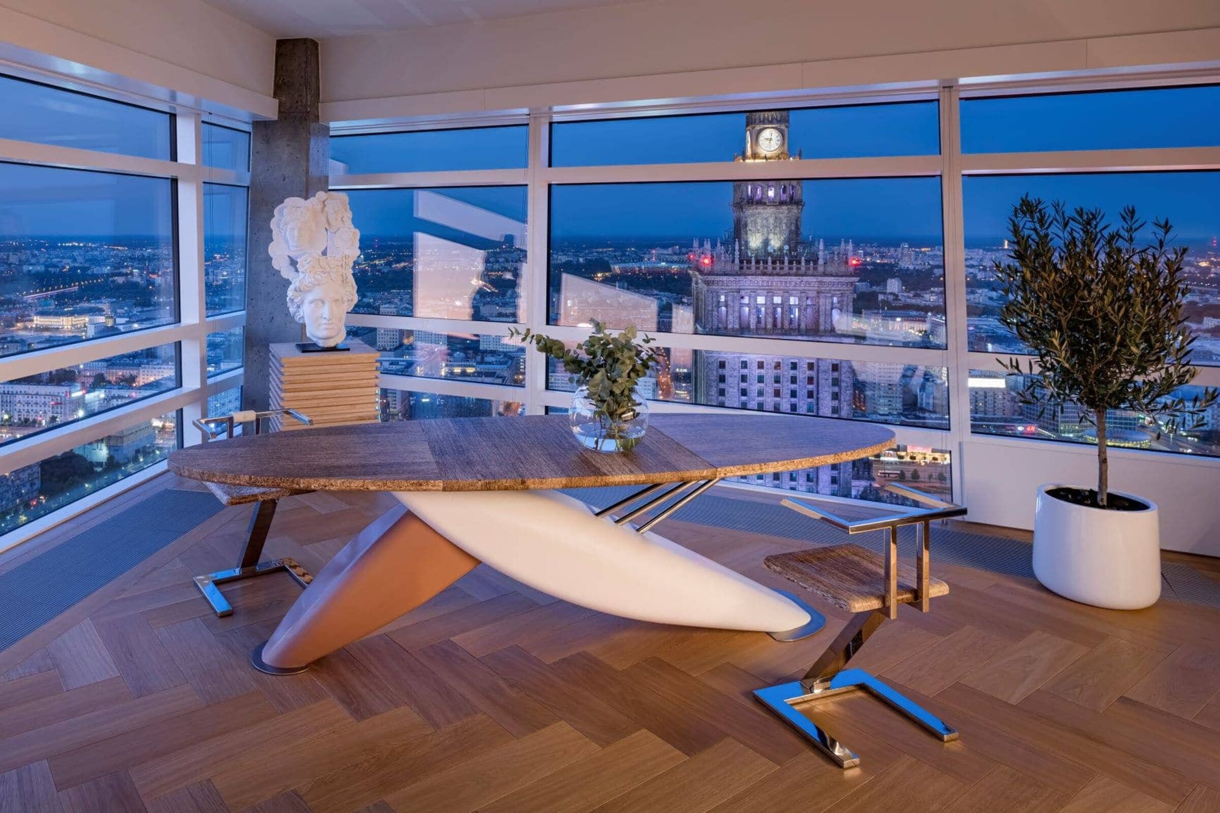 Apartament w Złotej 44 z panoramą wieczornej Warszawy